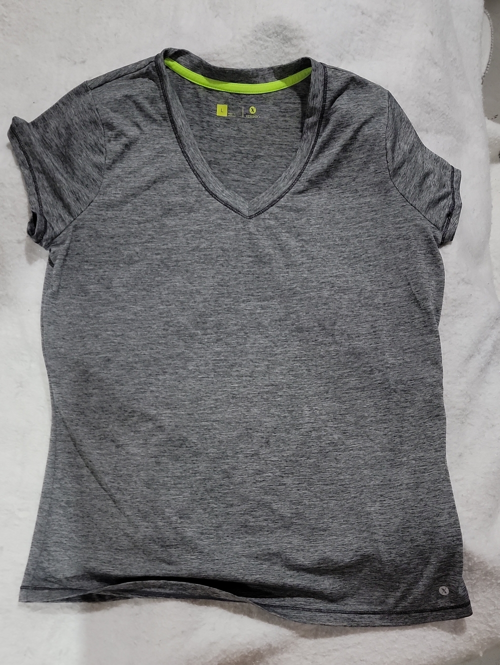 Xersion Heather Gray V-Neck Short Sleeve Tee with Lime Trim